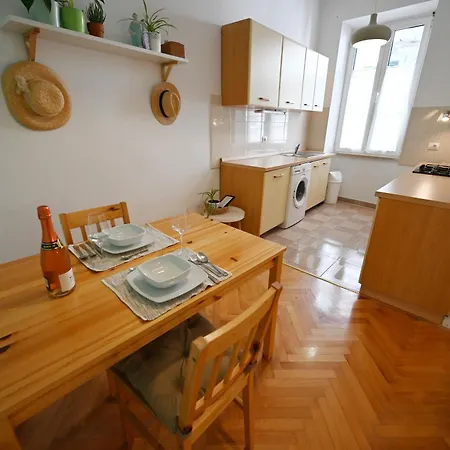 Apartment Carera
